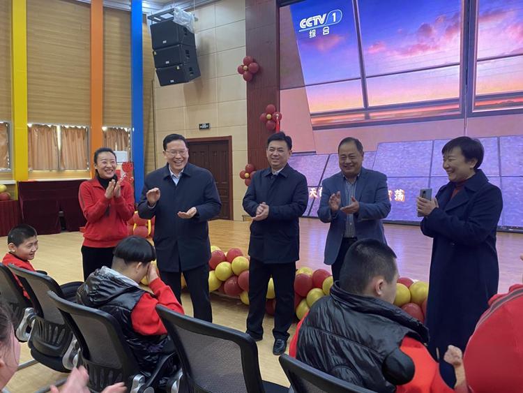 市政府副市长刘吉忠走访慰问市救助管理站、市儿童福利院